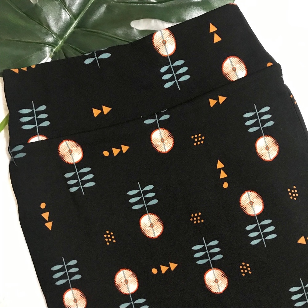 Lularoe Floral Pencil Skirt A26 - Picture 2 of 3